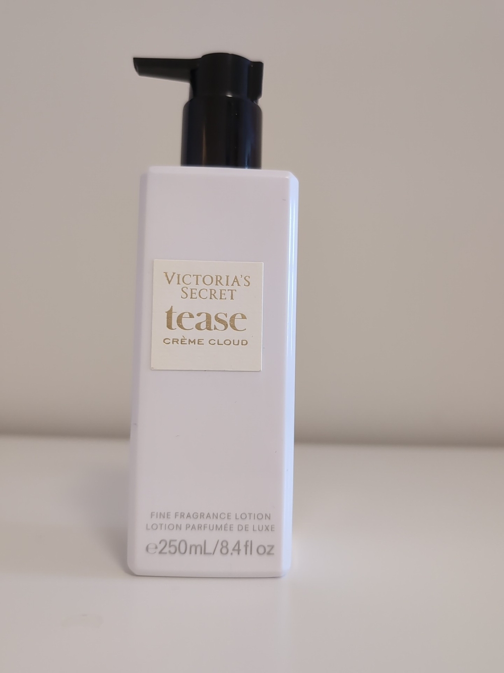 Victoria's Secret Tease Crème Cloud Lotion - White & Black